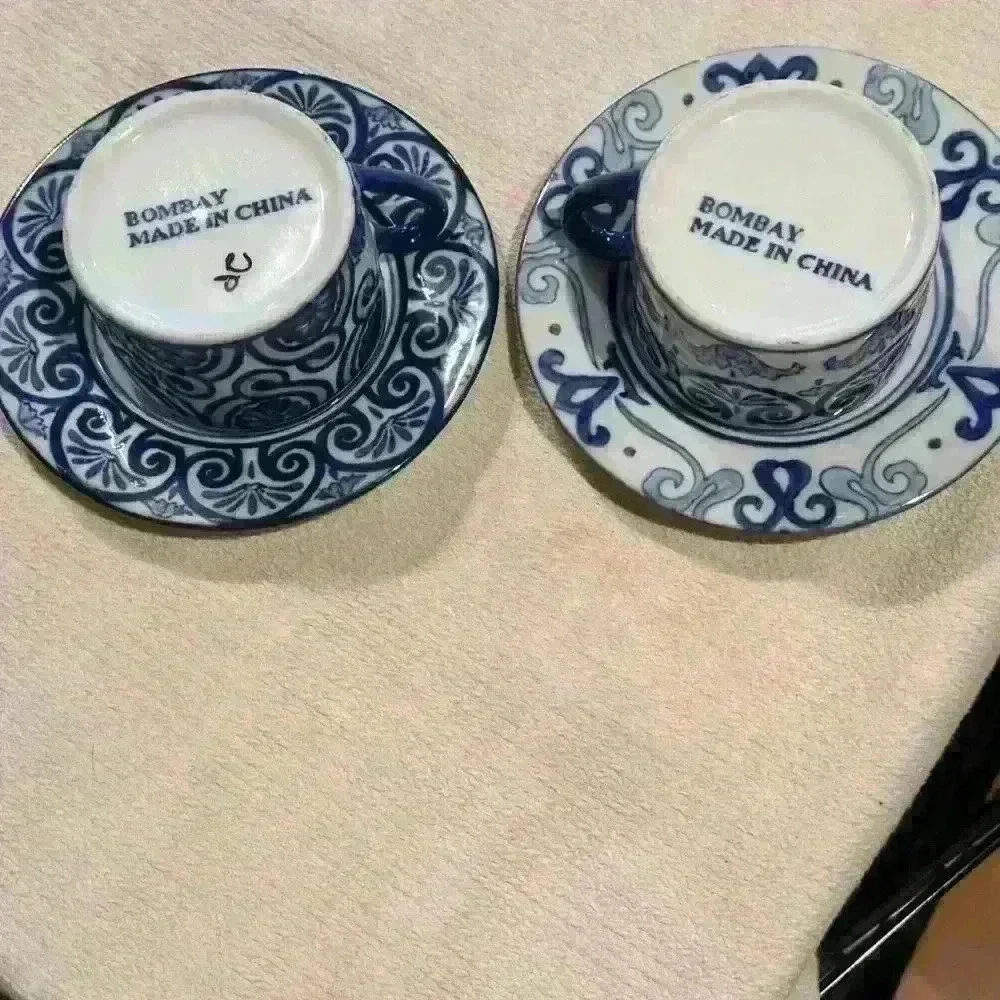Bombay Vintage tea cups and saucers.  2 cups and 2 saucers included.